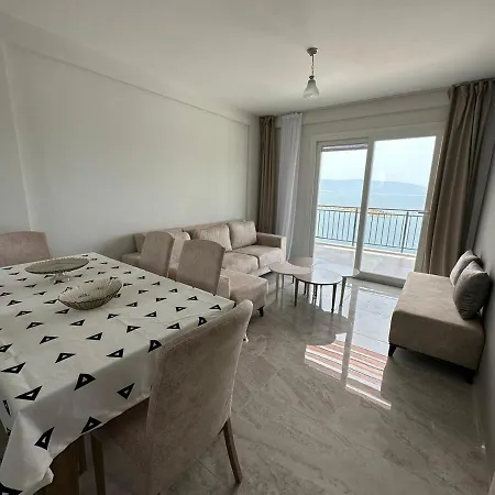 Apartament квартиры с собственным пляжем в Adabuku